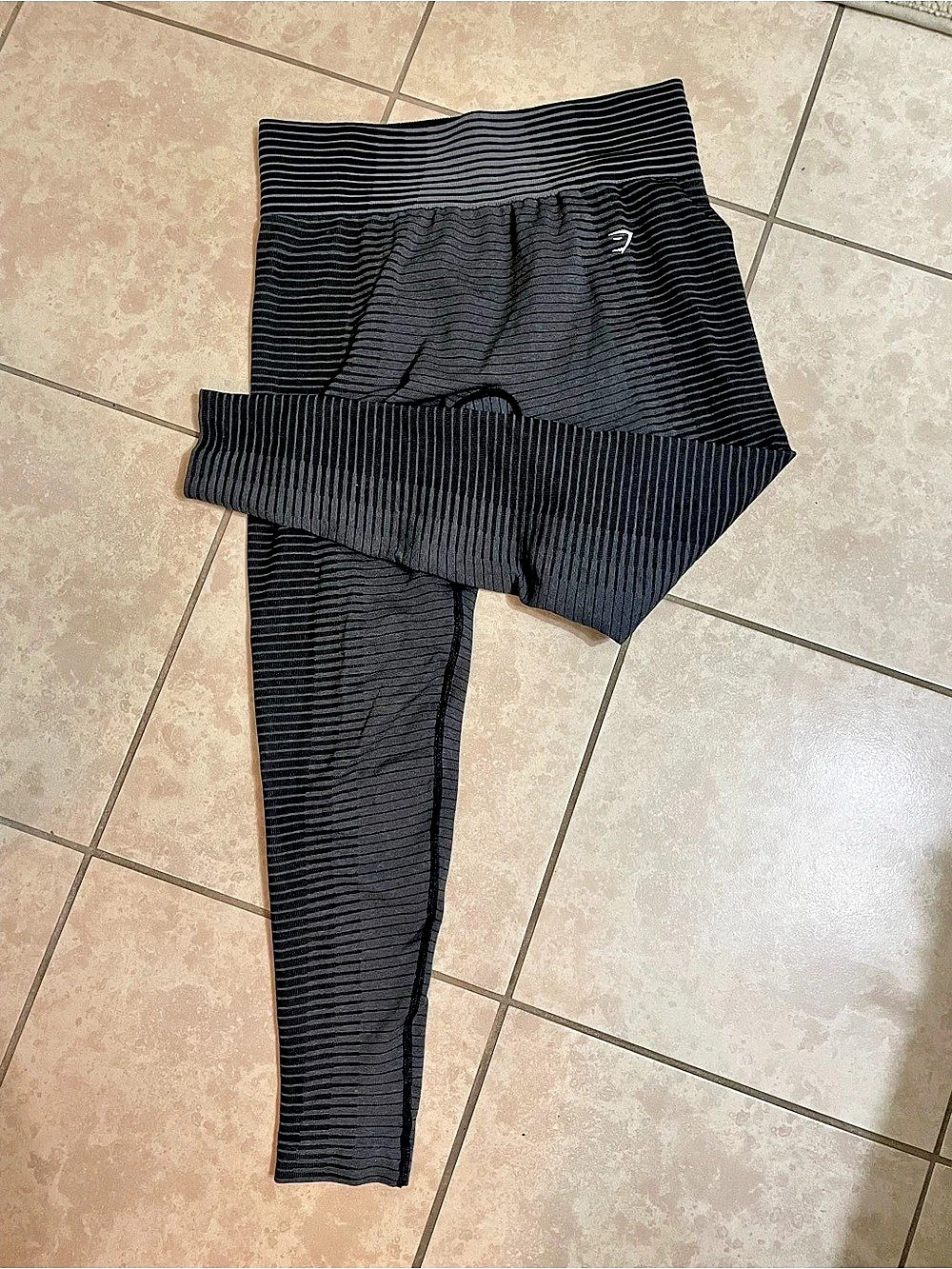 GYMSHARK Striped Athletic Leggings in Black Size Large